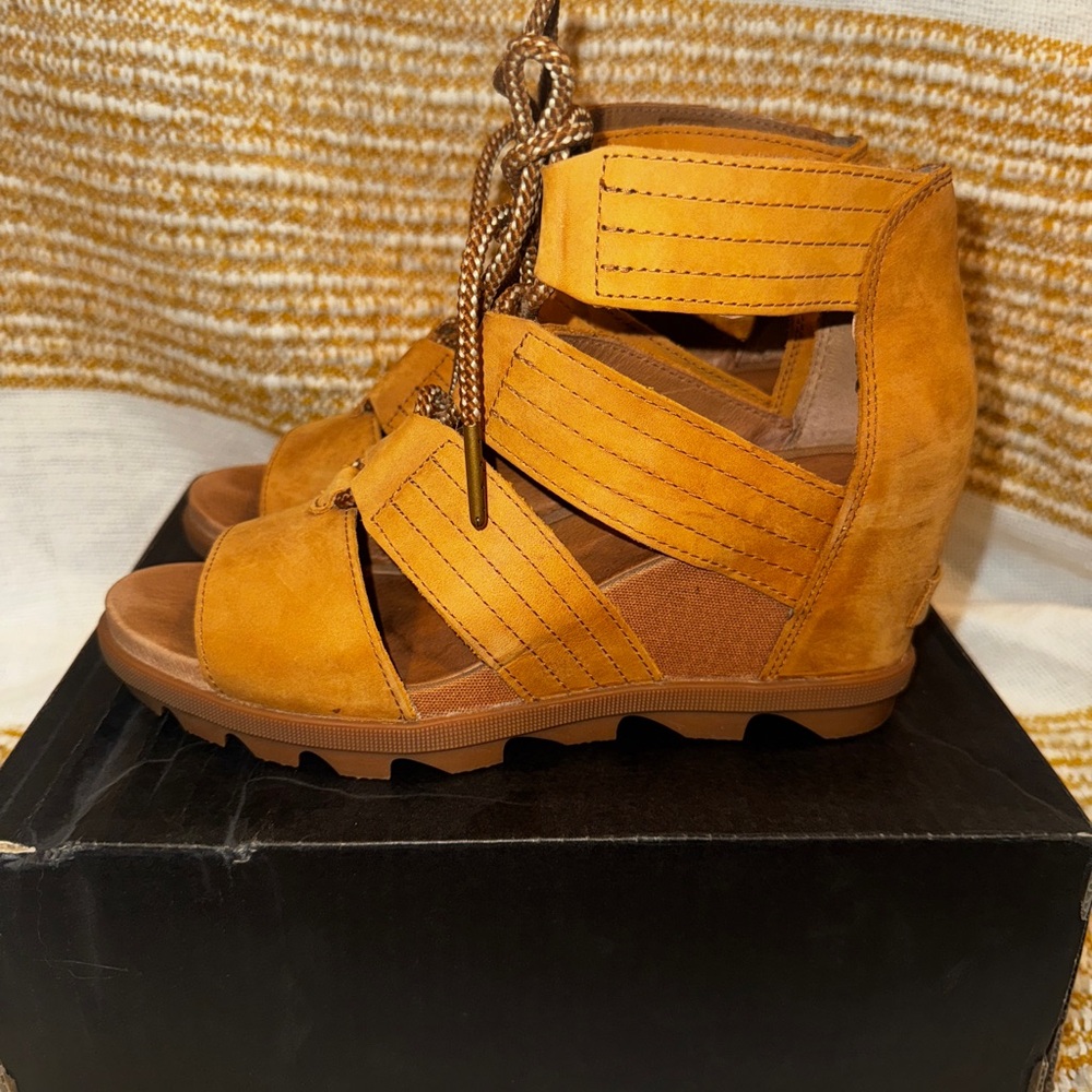 Sorel Tan Wedge Sandals‎ Joanie 2 Lace Size 9.5 Camel Brown